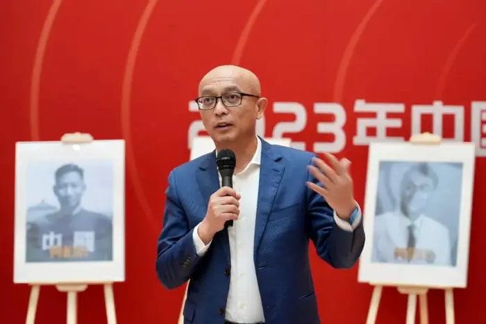 如何根据篮球比赛的不同阶段调整力量训练强度？_1
